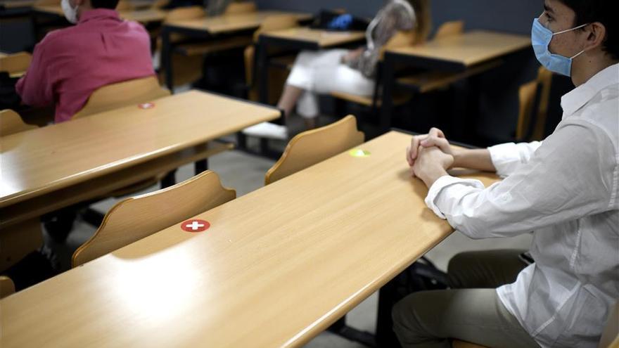 Extremadura mantiene 78 clases en cuarentena