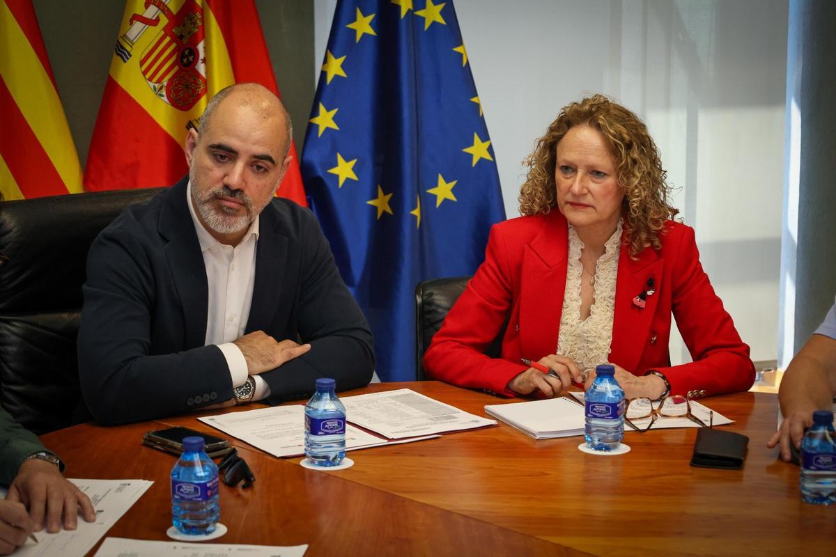 La alcaldesa, Amparo Folgado, y el subdelegado del Gobierno, José Rodríguez, en la reunión.