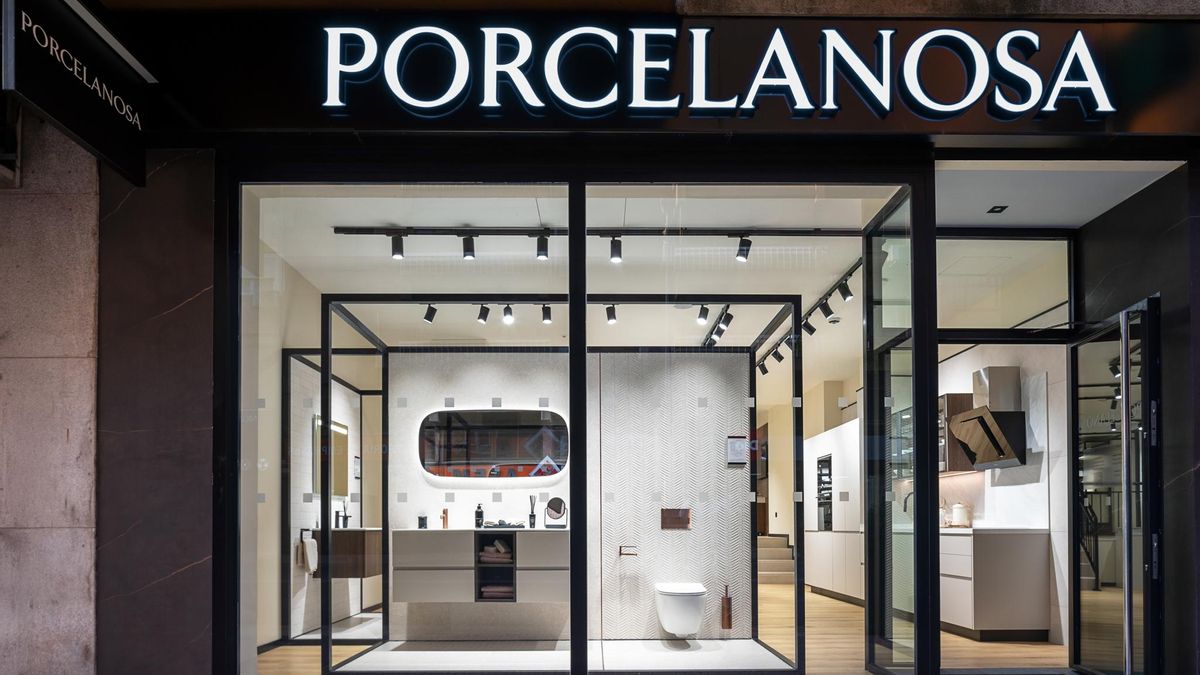Fachada de Porcelanosa en la calle Gil Cordero de Cáceres.