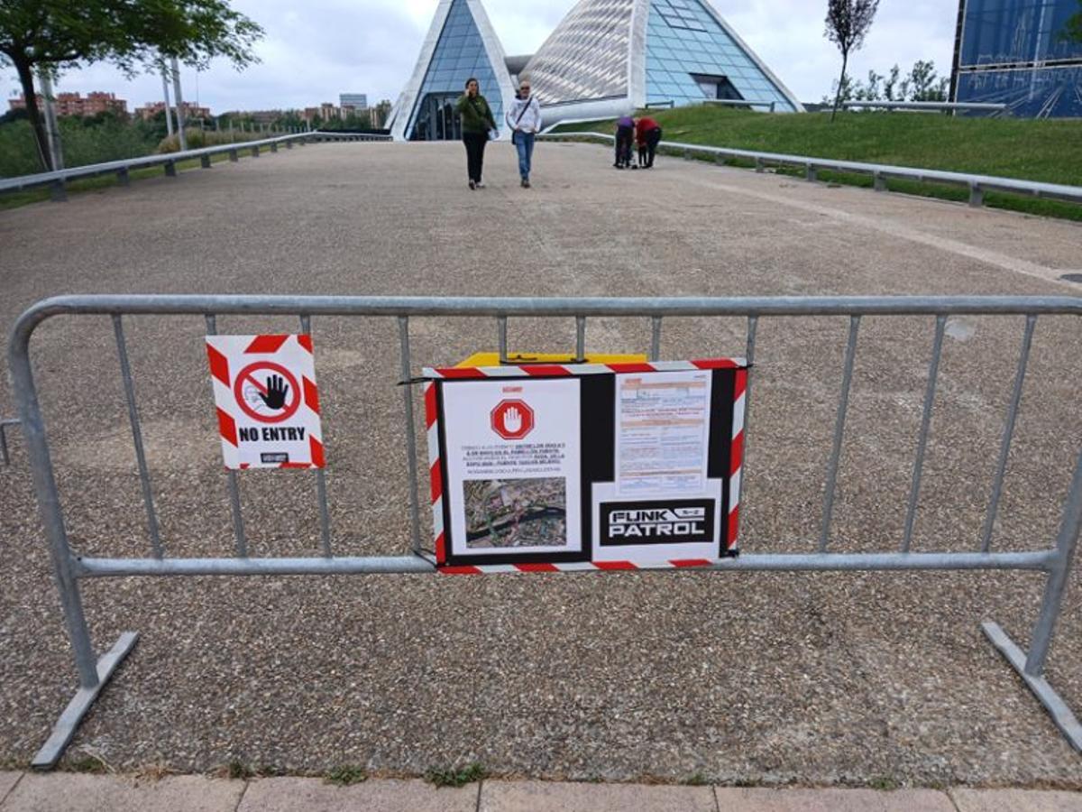 Los carteles que anuncian el rodaje.