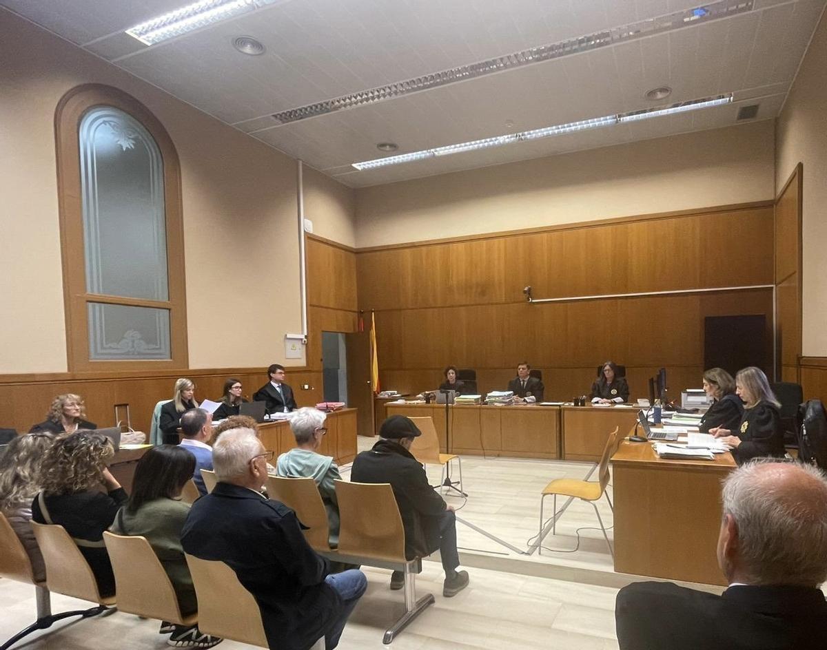 Ha començat el judici contra una persona acusada de delictes d’estafa i frau a la Seguretat Social, mentre exercia d’advocat