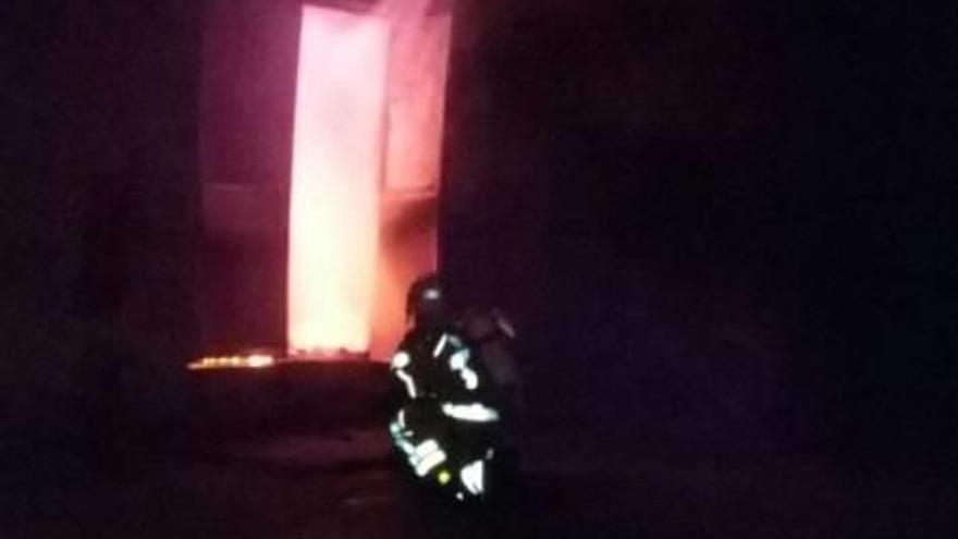 Desallotgen 60 empleats d&#039;una empresa per un incendi a Vilamalla