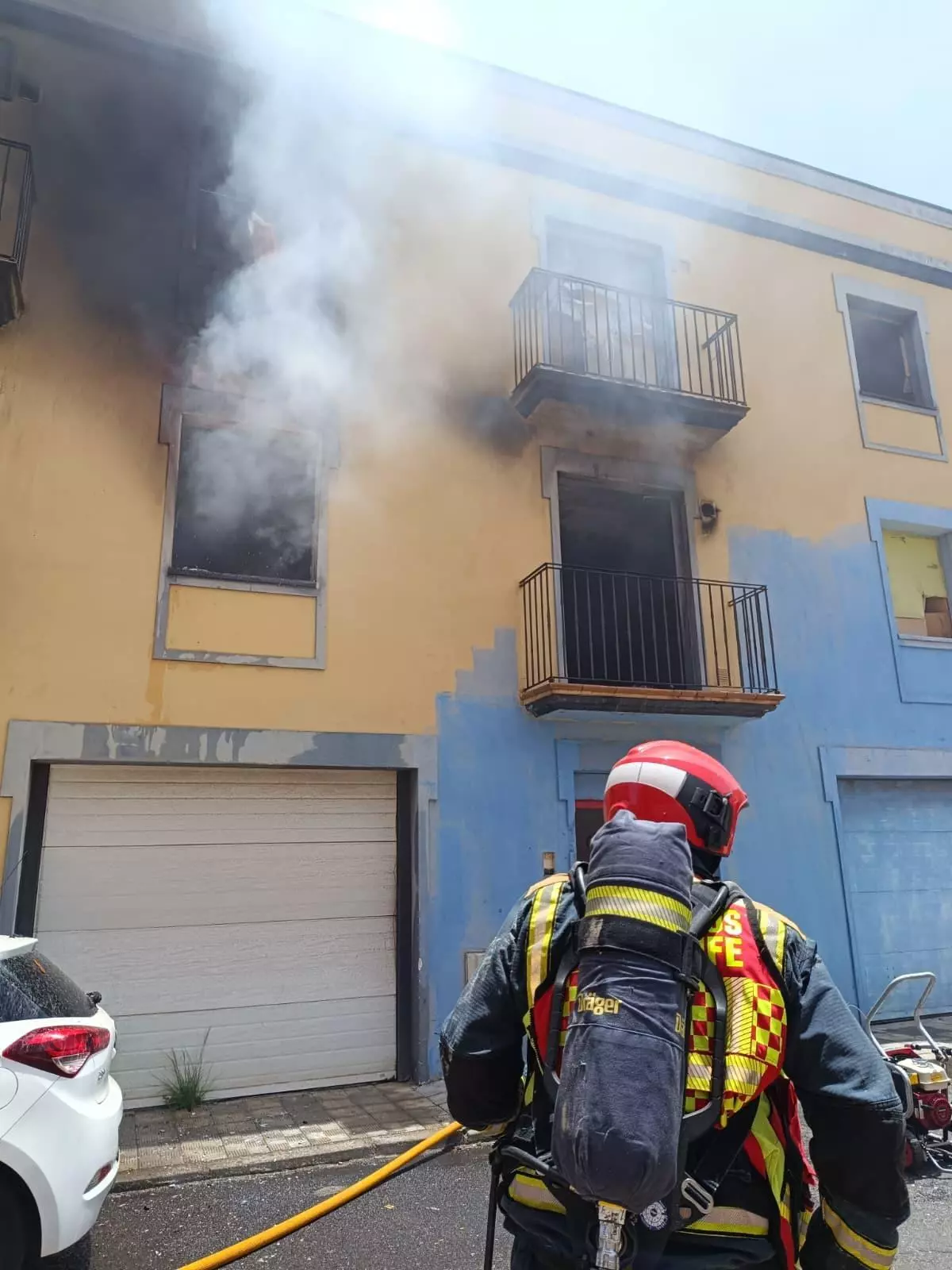 Rescatadas dos personas y un perro en el incendio de una vivienda en Tenerife