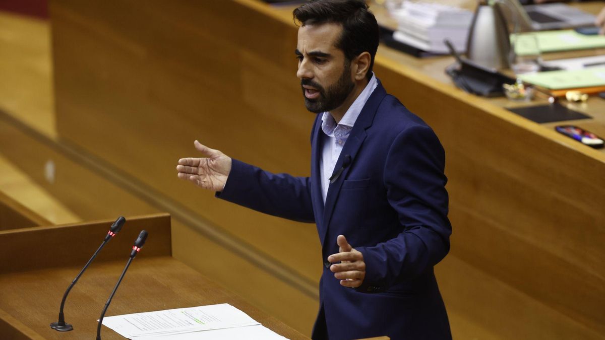El portavoz del PSPV, José Muñoz, durante una intervención en las Corts.