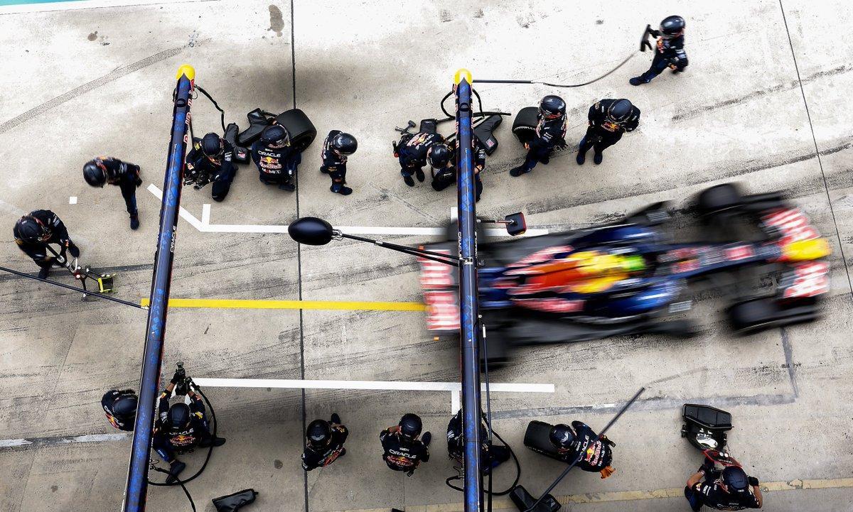 El RB22, durante una parada en boxes en el GP de China
