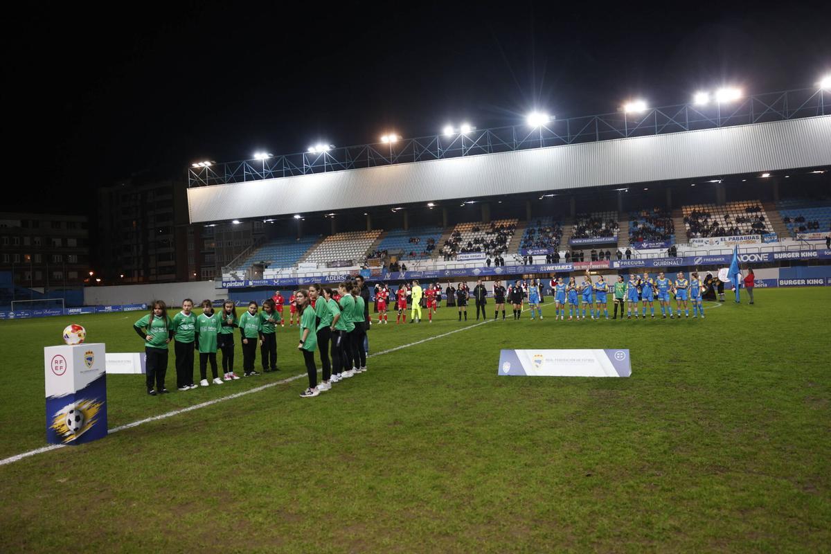 EN IMÁGENES: Así fue el debut de Asturias ante Navarra en un partido de fútbol femenino histórico en el Suárez Puerta