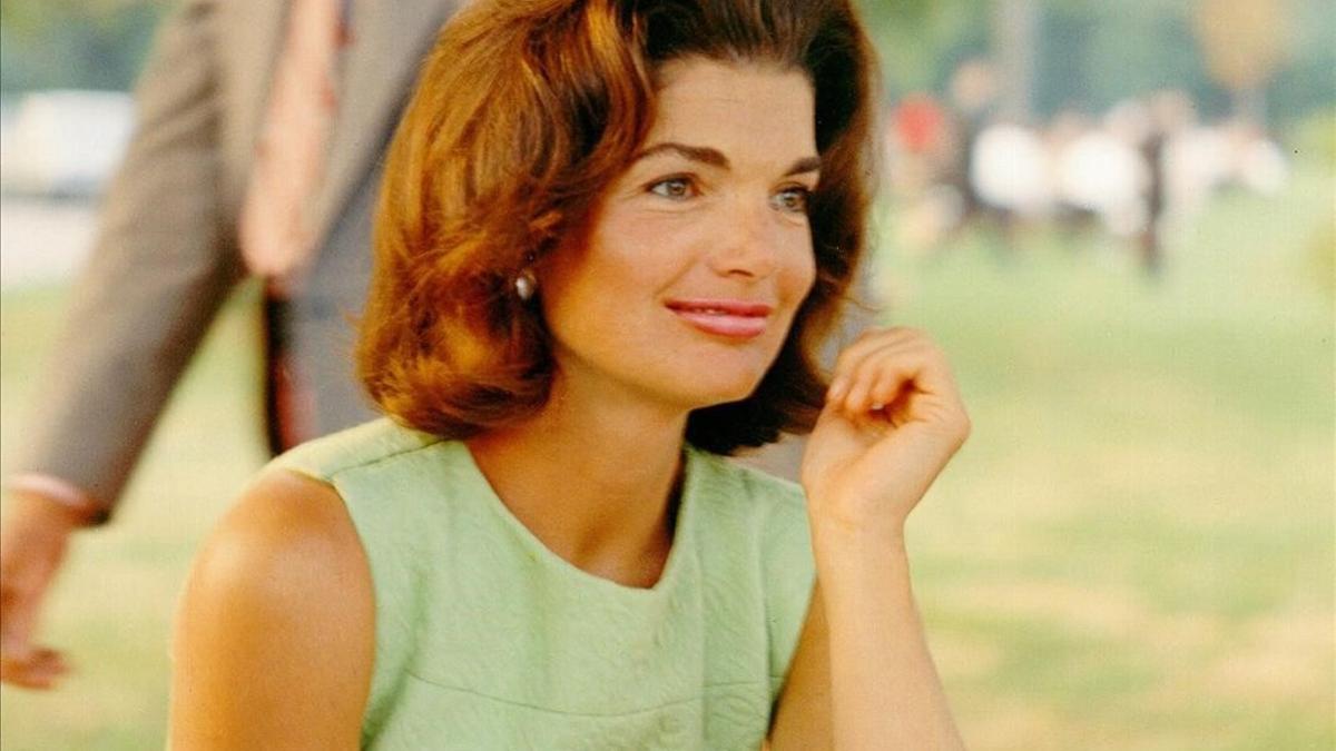 zentauroepp37199139 circa 1960s   former first lady jacqueline kennedy enjoys he170210174725