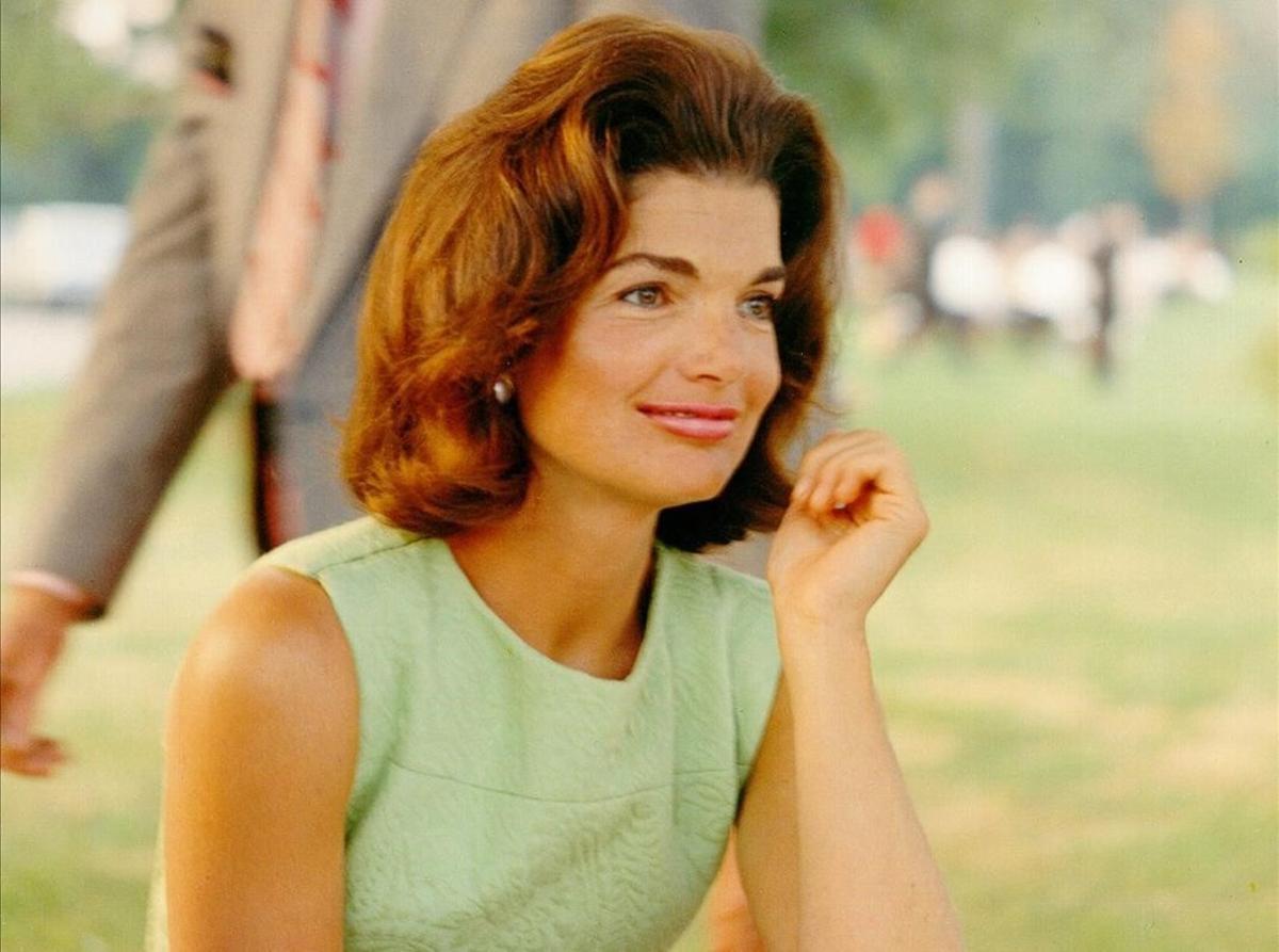 zentauroepp37199139 circa 1960s   former first lady jacqueline kennedy enjoys he170210174725