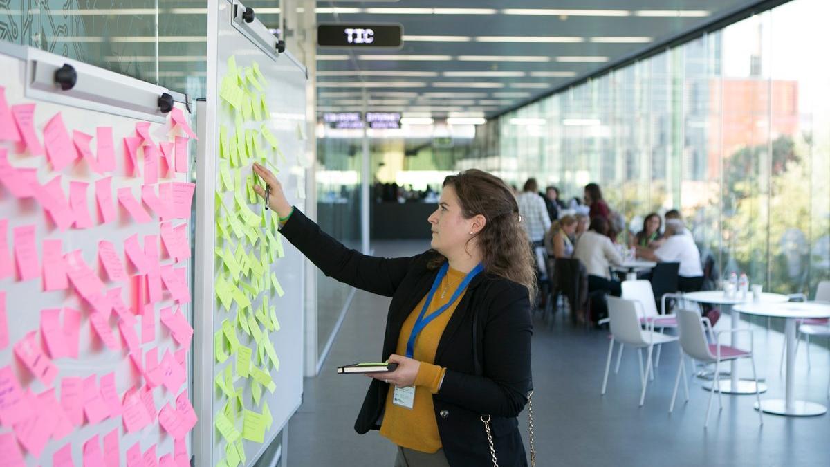 Participante del Programa Lidera en una de las actividades de networking