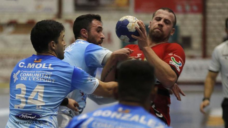 Martín Molina en un partido con el Novás