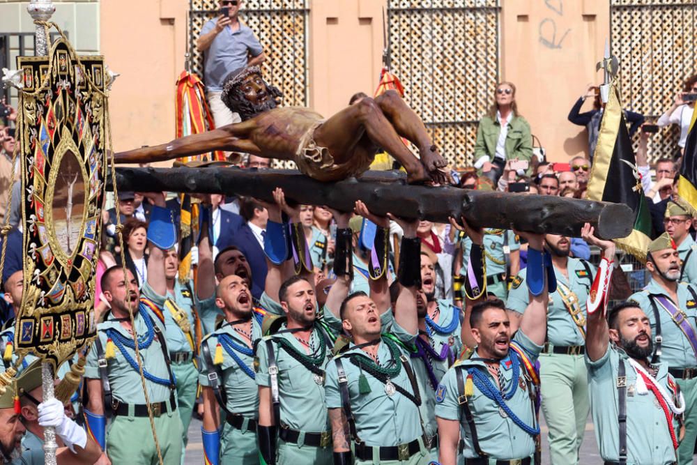 Tras desembarcar en el puerto de Málaga, la Compañía de Honores de la X Bandera del Tercio 'Alejandro Farnesio', IV protagoniza uno de los momentos más intensos de la Semana Santa de Málaga