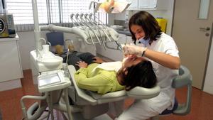 Una paciente en el dentista.