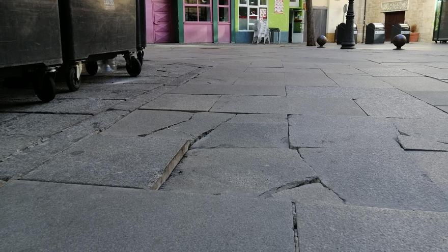 Estado del pavimento en la confluencia de la calle Mariano Benlliure y la Plaza del Fresco.