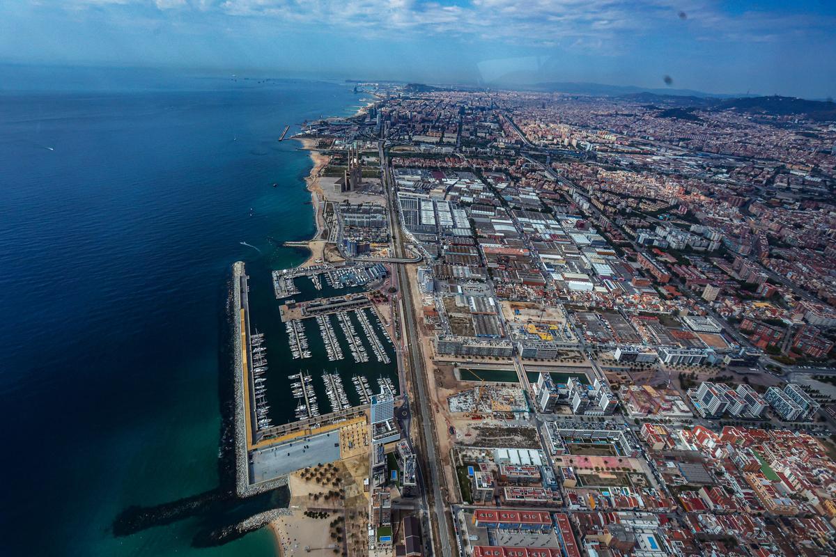 Puerto de Sant Adrià y canal del Gorg, desde el aire