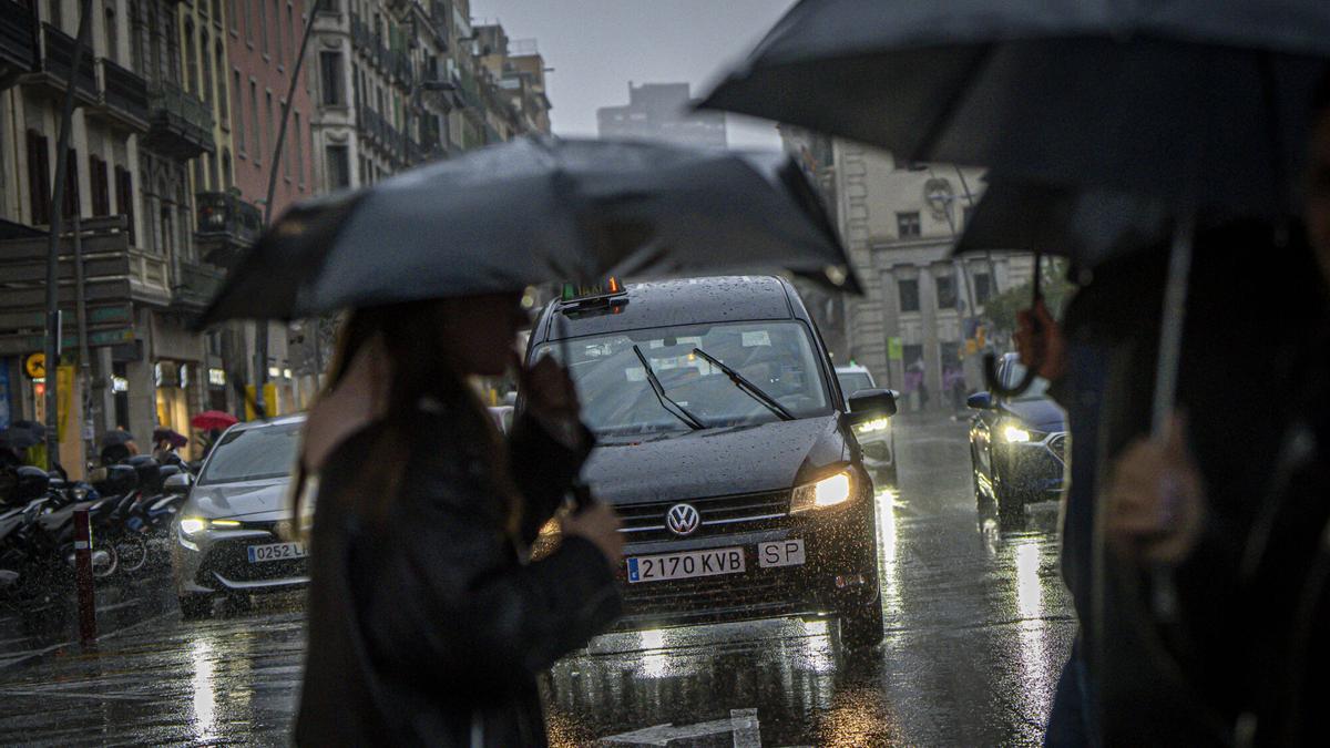 Lluvia por el centro de Barcelona.
