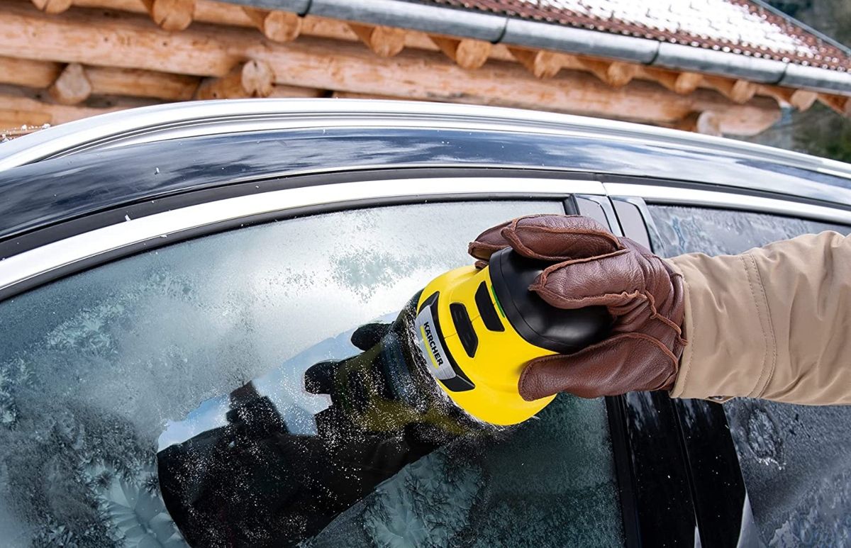 Cómo eliminar el hielo del parabrisas del coche