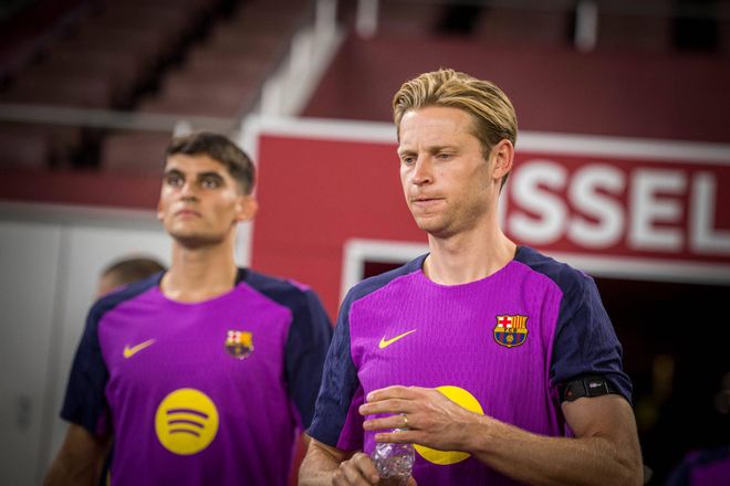 De Jong diu que renovarà i mostra suport a Ter Stegen