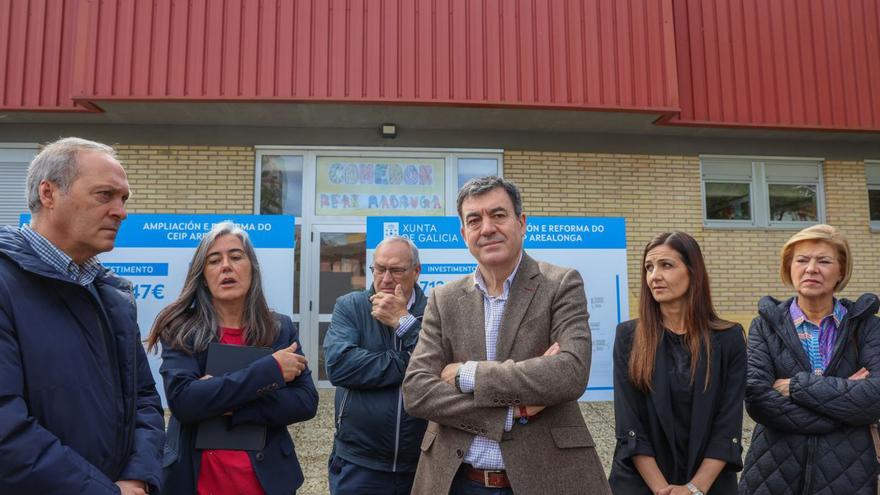 Visita de Román Rodríguez al CEIP Arealonga.