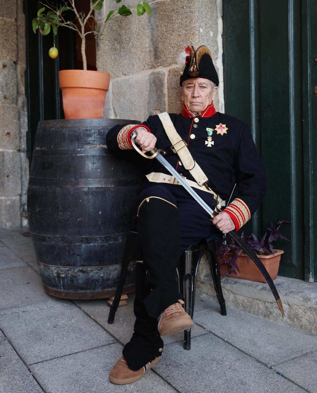 Fernando Franco, posa en el Casco Vello caracterizado como Cachamuíña con motivo de la Fiesta de la Reconquista de Vigo en 2025 Fernando Franco, posa en el Casco Vello caracterizado como Cachamuíña con motivo de la Fiesta de la Reconquista de Vigo en 2025