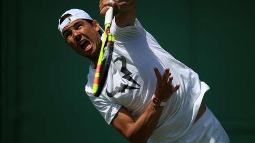 Nadal, durante el entrenamiento de ayer. // Efe