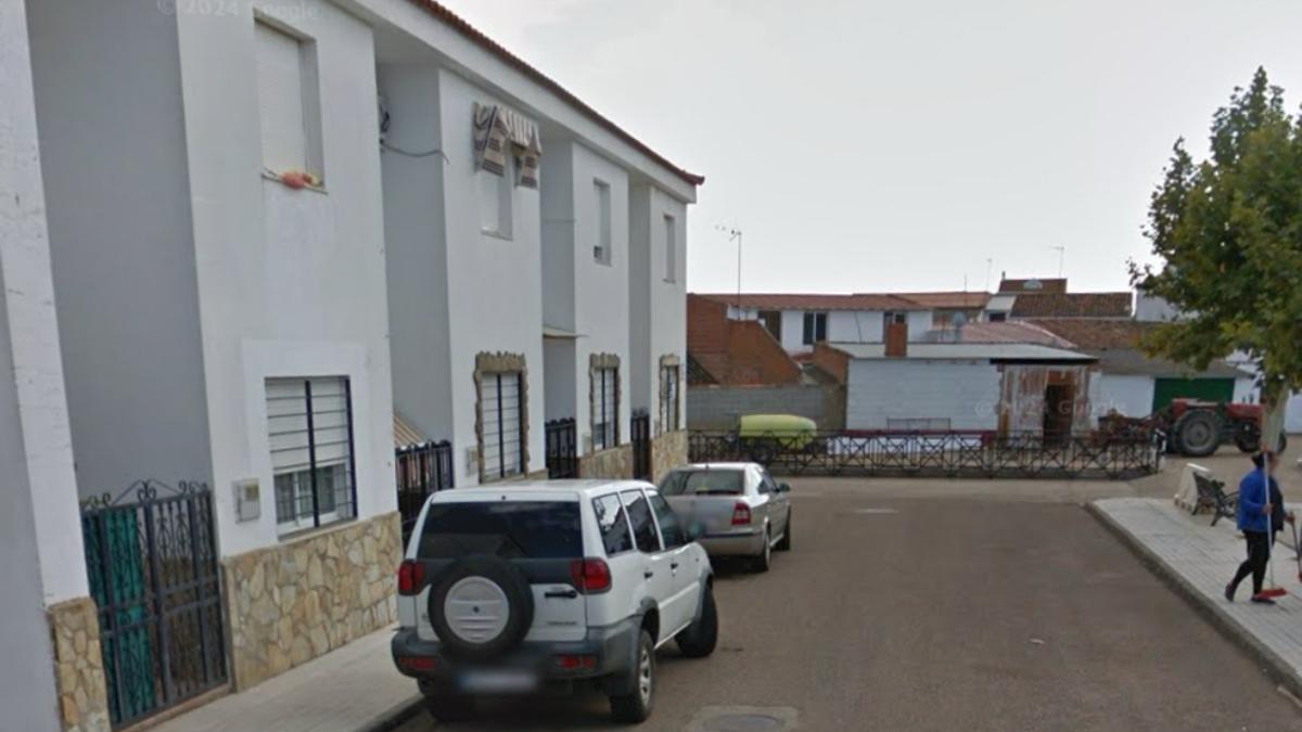 Una calle de Mirandilla próxima a la zona del incendio