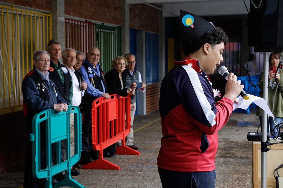 Los alumnos del colegio San Miguel recrean el Descenso del Sella (en imágenes)