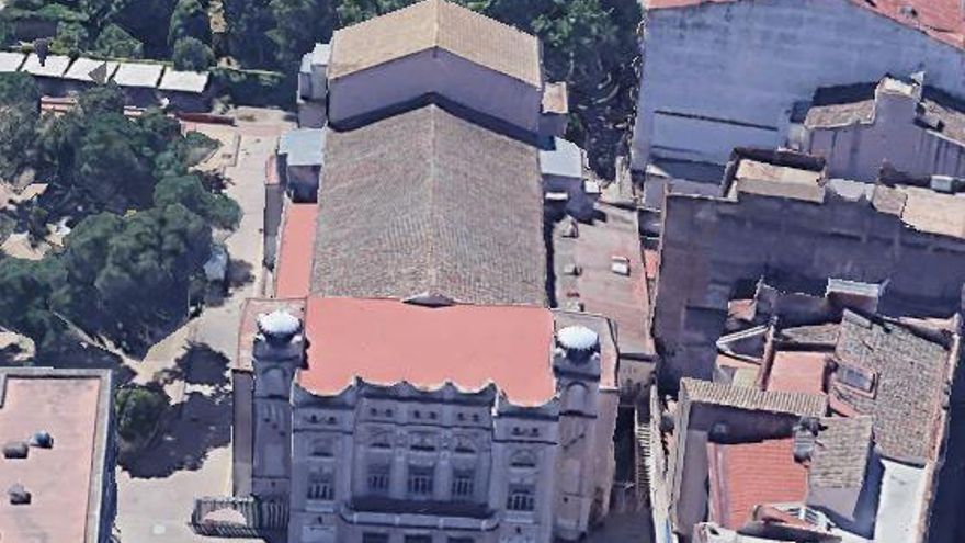 Instal·laran plaques solars als sostres del teatre El Jardí i dels Caputxins de Figueres
