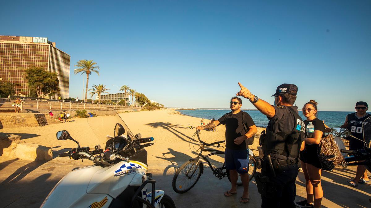 La Policía cerró las playas el año pasado en Sant Joan.