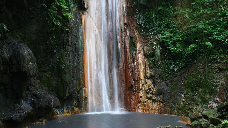 Unas cataratas escondidas. Uno de los secretos del éxito de Santa Lucía son las cataratas naturales de la isla, como la de la imagen, llamada Diamante.