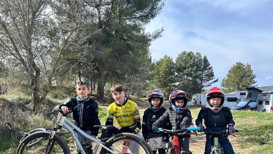 La Escola de Ciclisme d’Ontinyent sube al podio en el estreno de la temporada de enduro