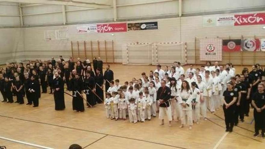 Varios de los participantes, en el polideportivo de El Llano, en Gijón.