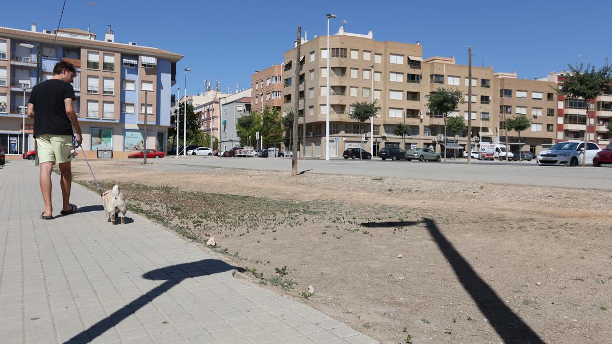 Solar donde está previsto levantar el centro social de Torrellano