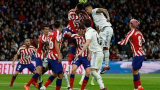 El Atlético busca el 'sorpasso' al Real Madrid por fútbol, dinero y morbo