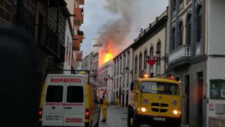 Un incendio deja en ruinas una casona del siglo XVIII en La Palma