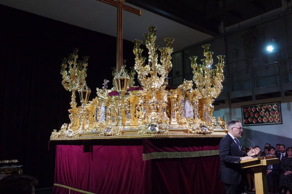 El Cristo del Amor estrena una joya para la Semana Santa de Málaga 2026