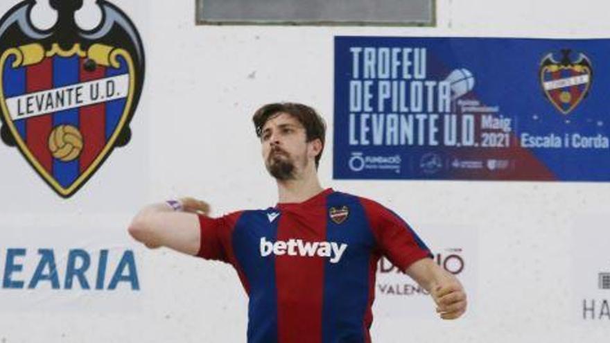 Puchol II, en la final d'ahir del Trofeu Levante UD d'escala i corda, en la que va formar parella amb Álvaro Gimeno.