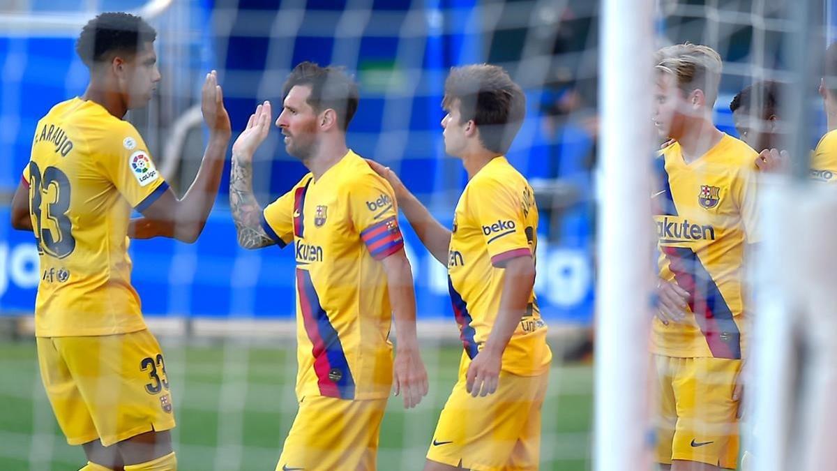 Messi celebra su segundo gol frente al Alavés en la última jornada