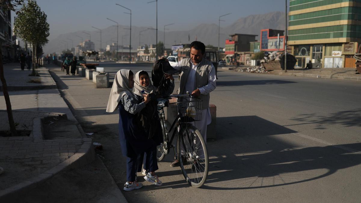Niñas en el centro de Kabul.