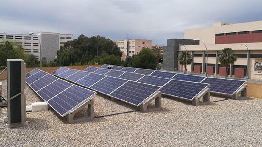 Implantación de placas fotovoltaicas en las instalaciones de Fox Energía.