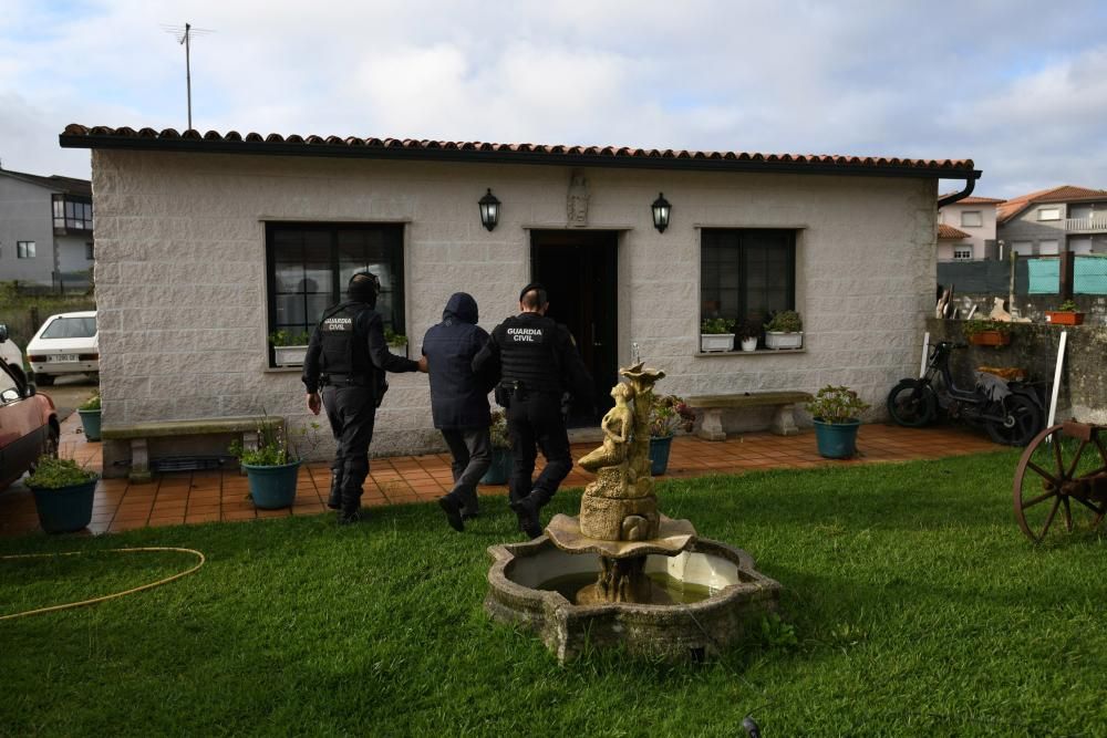 La operación policial contra en narcotráfico en barrios de Poio. // Gustavo Santos