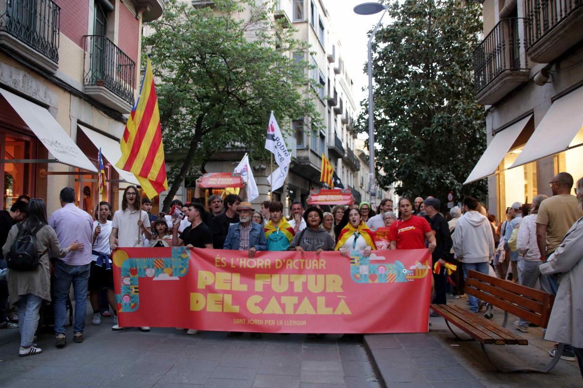 Les imatges de la mobilització en defensa del català a Girona