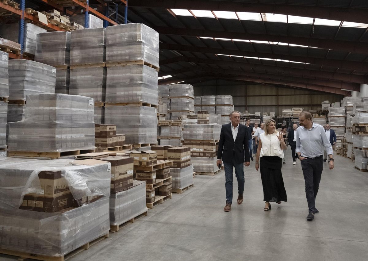 Manuel Rubert, con la presidenta de la Diputación, Marta Barrachina, en una visita a Natucer.