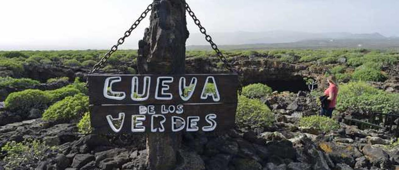 Entrada a la Cueva de los Verdes, en el municipio de Haría.