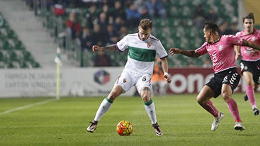 El Elche lo pone todo menos el gol