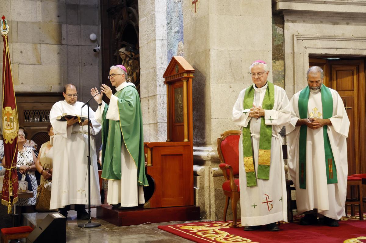 Emotivo descendimiento del Cristo de la Victoria
