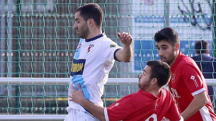 Un jugador del Choco presiona a un rival. // José Lores