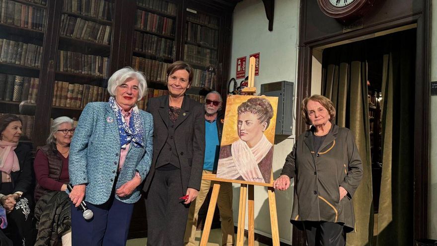 Gijón (con su exalcaldesa y su alcaldesa juntas) reivindica a la primera oradora del Ateneo de Madrid