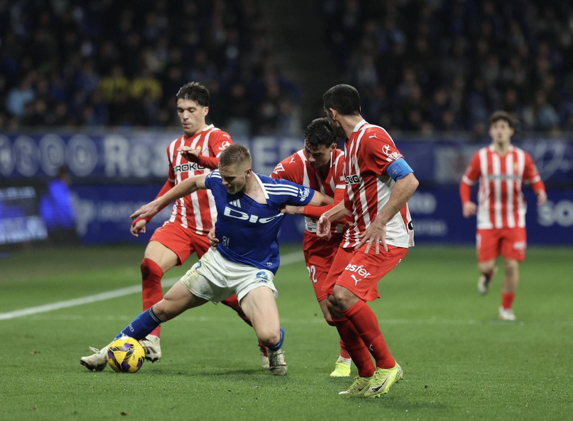 Así fue el derbi asturiano: todas las fotos del encuentro entre el Oviedo y el Sporting en el Tartiere