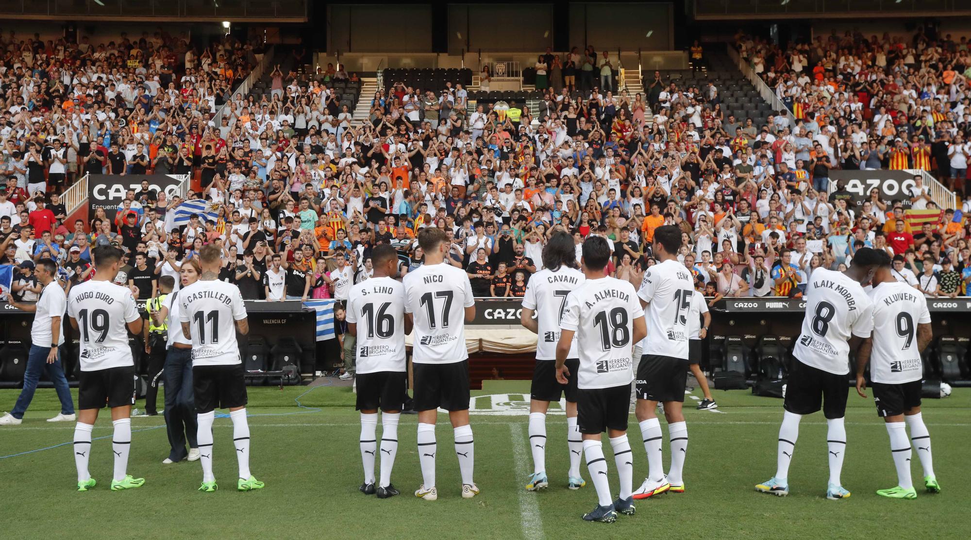 'Cavanimanía': Locura de la afición para dar la bienvenida a los fichajes del Valencia