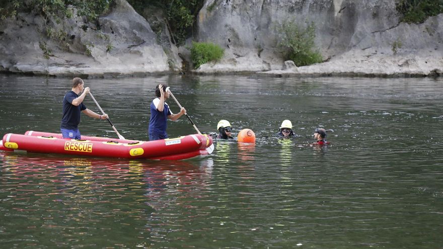VÍDEO: Buscan en Oviedo a un joven desaparecido en el río Nalón cuando se bañaba